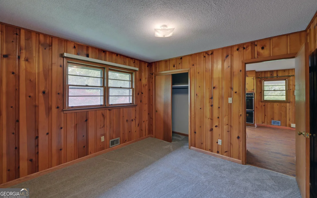 Photo of 586 Collins Road
