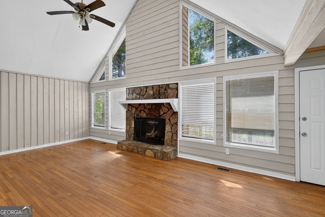 Photo of 3724 Summit Drive NW