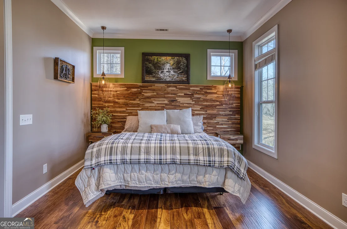 Photo of 112 Springhill Lane