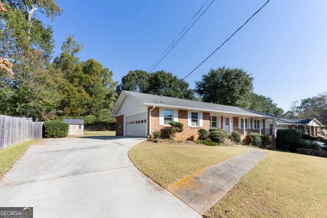 Photo of 461 Highview Drive SE