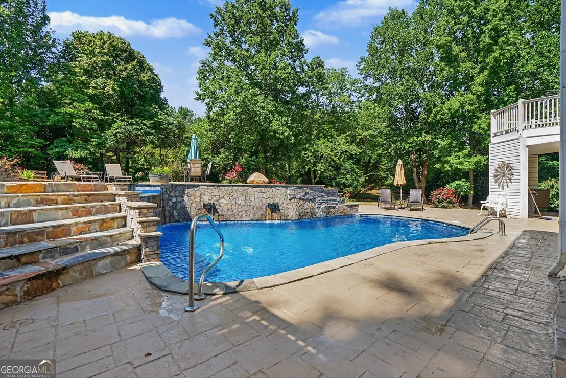 Photo of 385 Primrose Lane