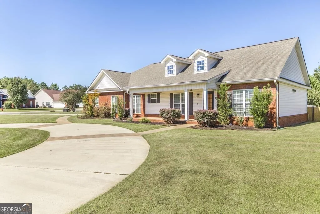 Photo of 256 Ellicott Drive