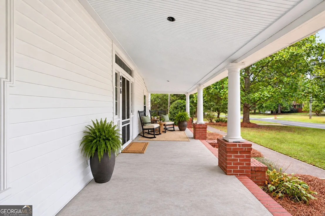Photo of 406 Vineyard Road