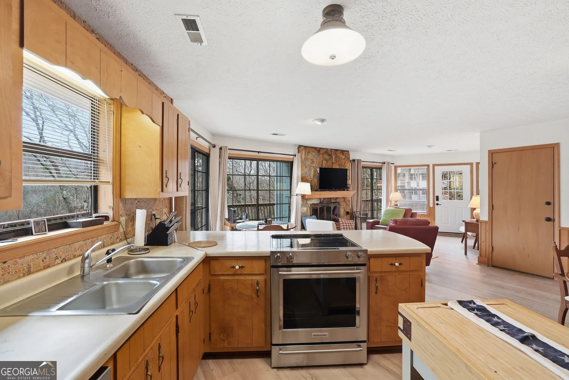 Photo of 578 Saddleback Circle
