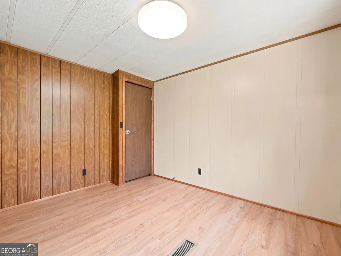 Photo of 370 Thompson Lane