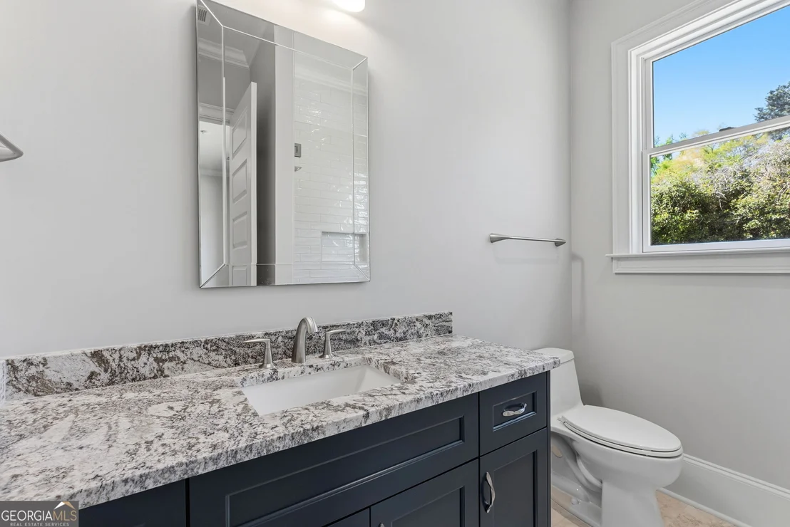 Photo of 607 W Lake Circle