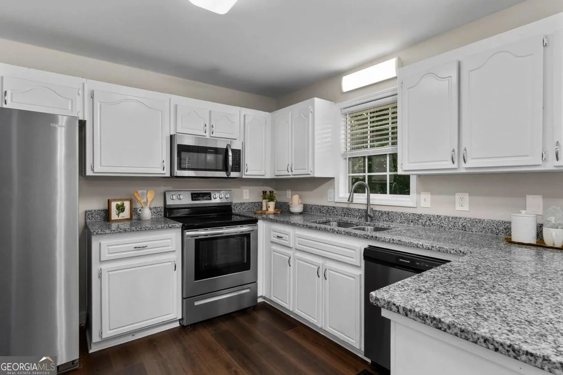 Photo of 2380 Land Road