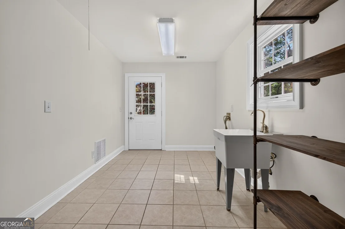 Photo of 406 Vineyard Road
