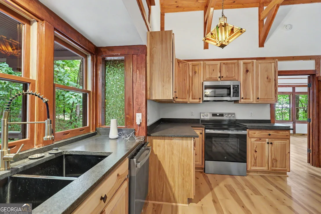 Photo of 996 Crestview Drive