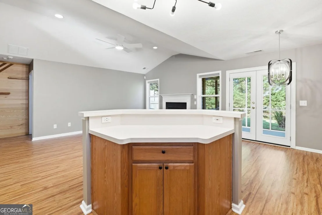 Photo of 407 Redwood Trail