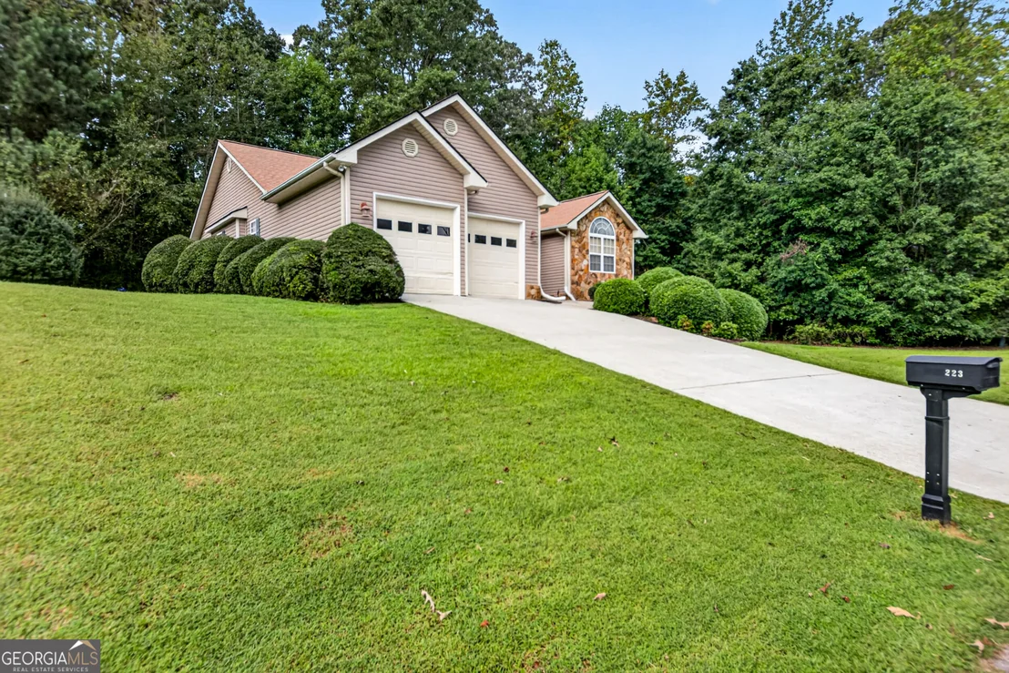 Photo of 223 Stonebrook Drive