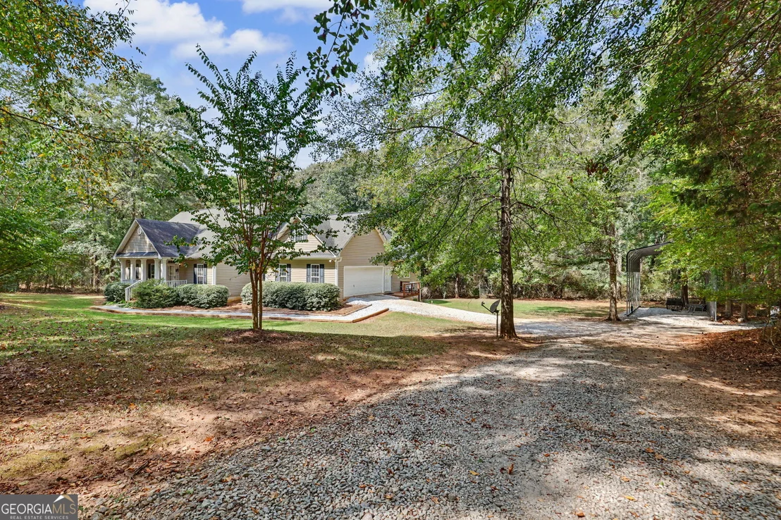 Photo of 830 Lord Fleming Road
