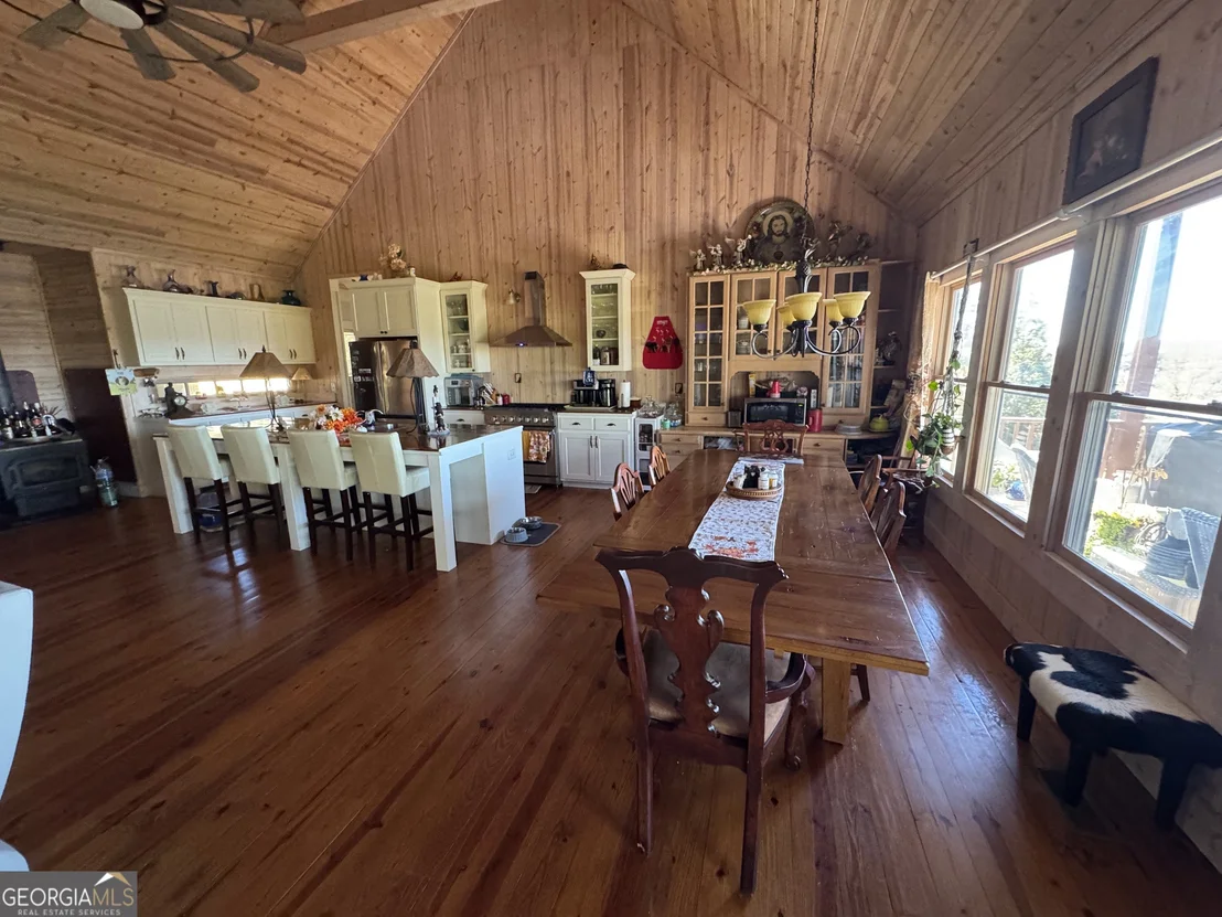 Photo of 284 River Road