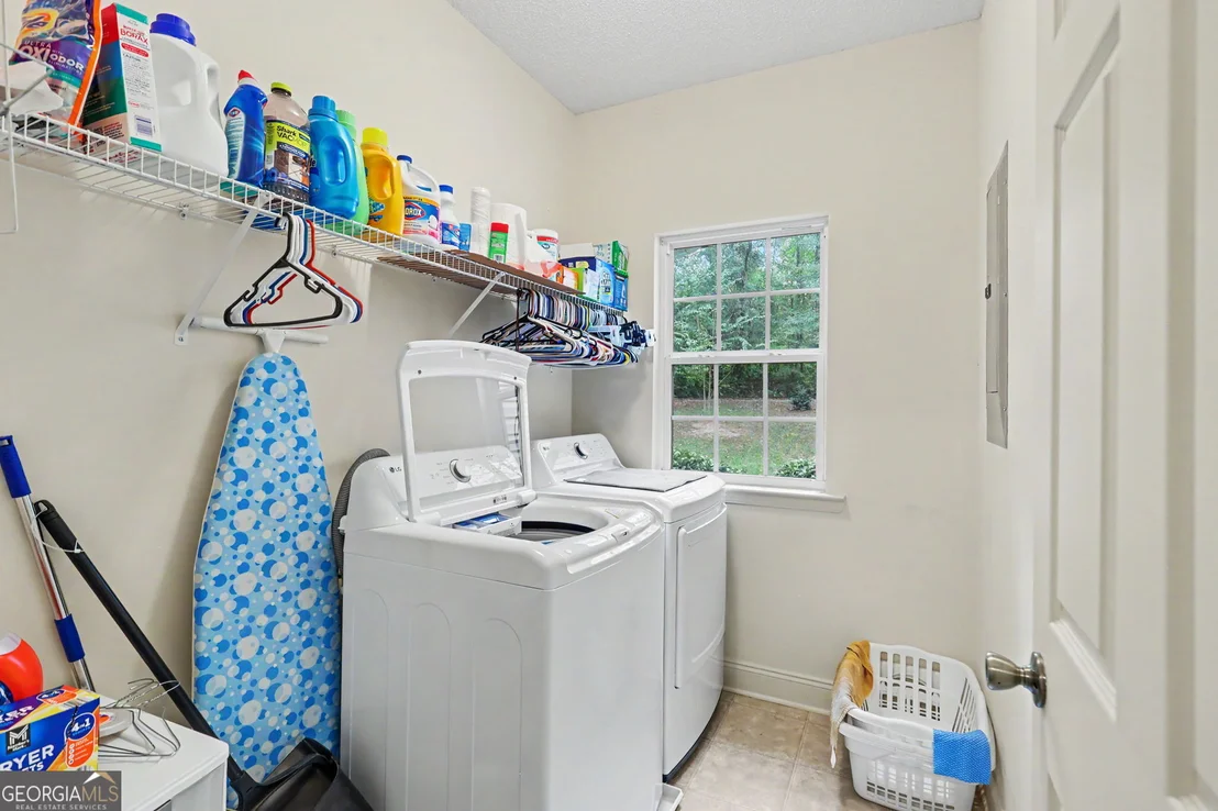 Photo of 830 Lord Fleming Road
