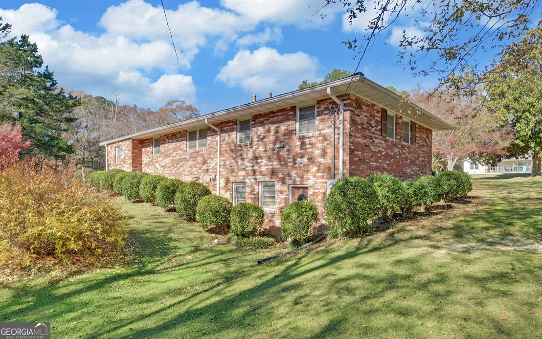 Photo of 586 Collins Road