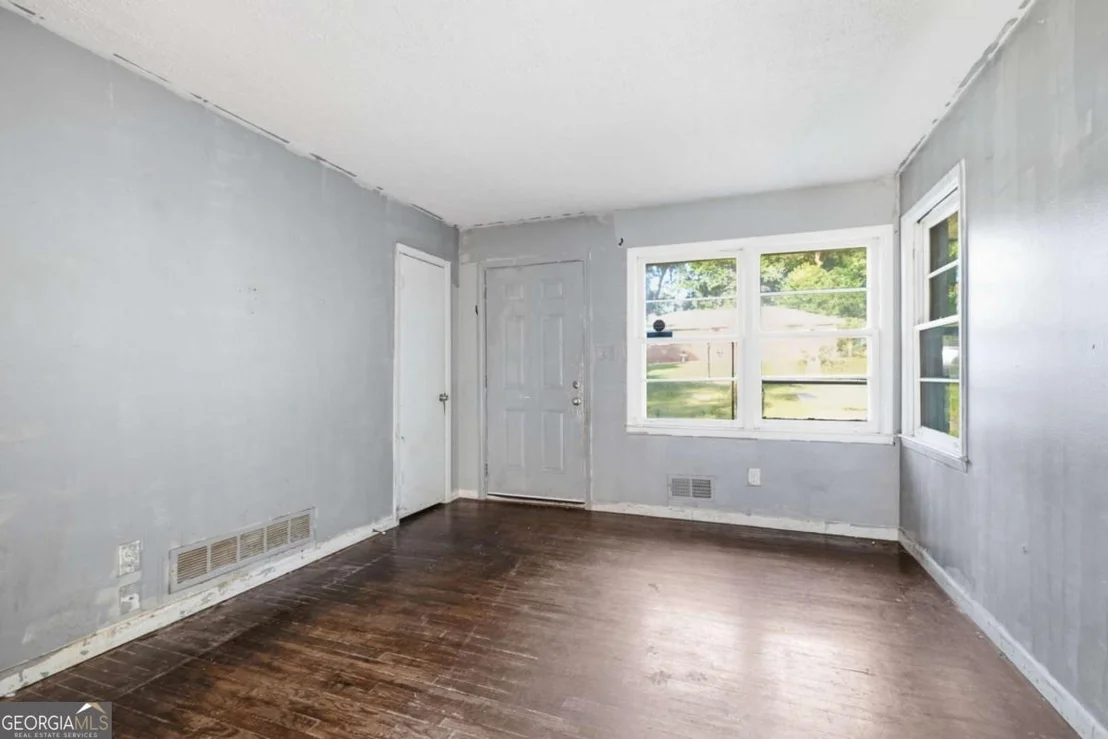 Photo of 5911 Meadowview Road