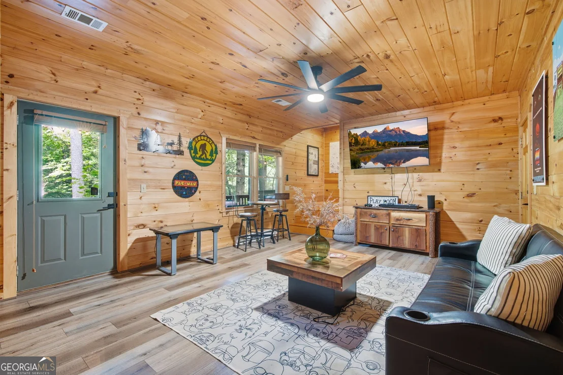 Photo of 464 Whispering Pine Lane