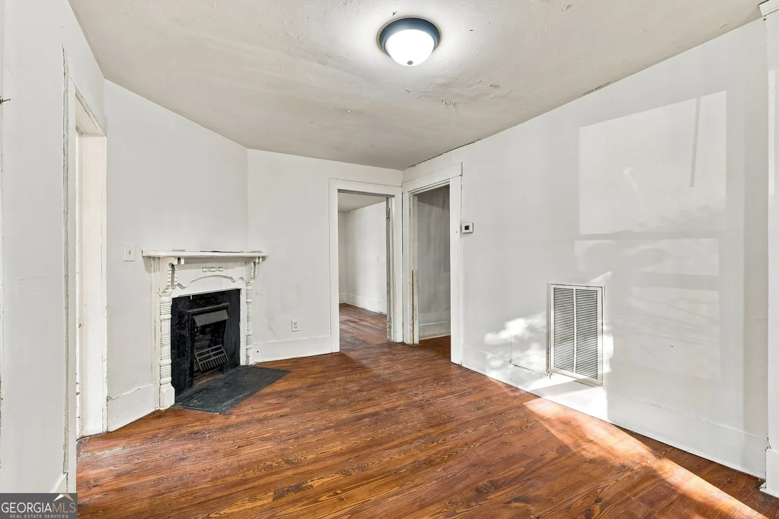 Photo of 5908 Wall Street