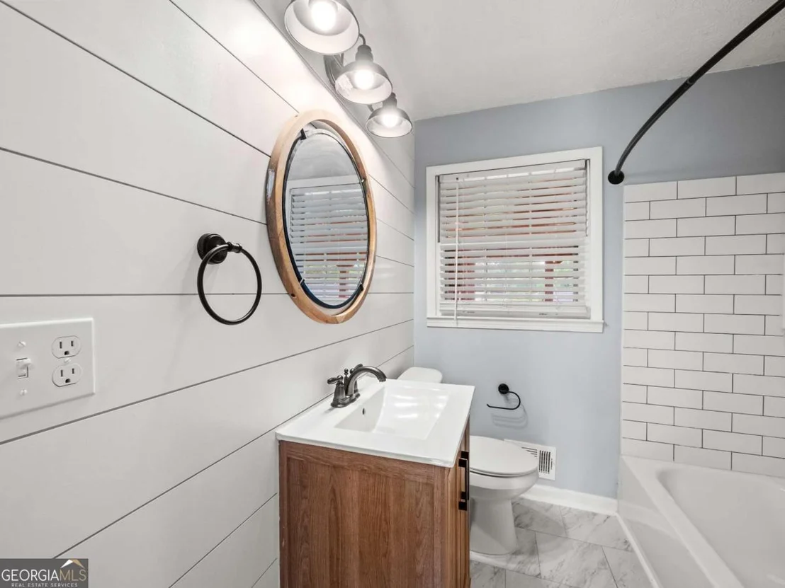 Photo of 617 Lakeview Drive