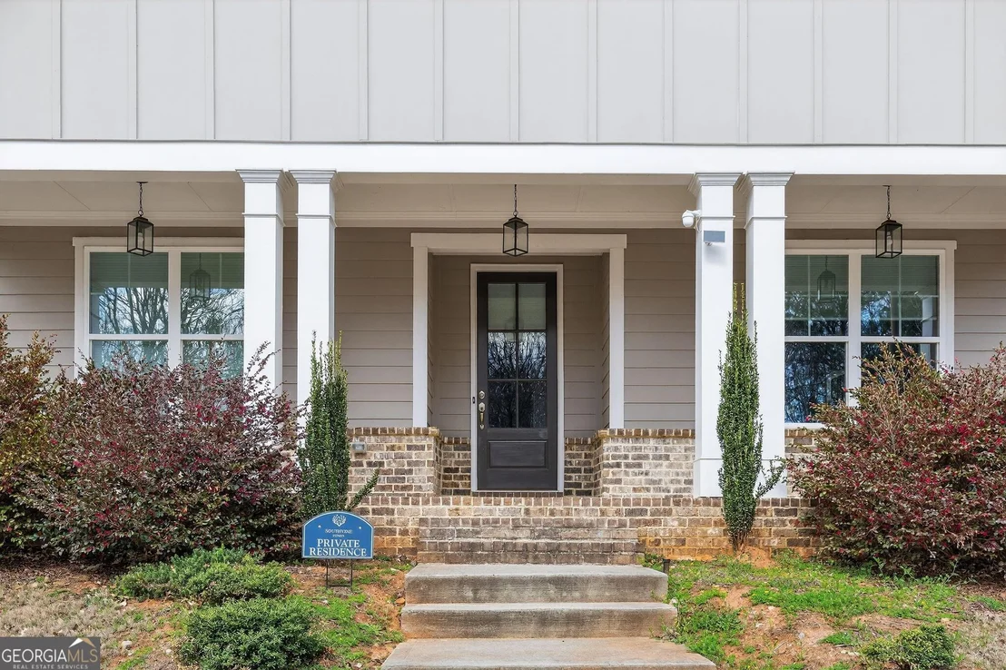 Photo of 325 Edgewater Drive