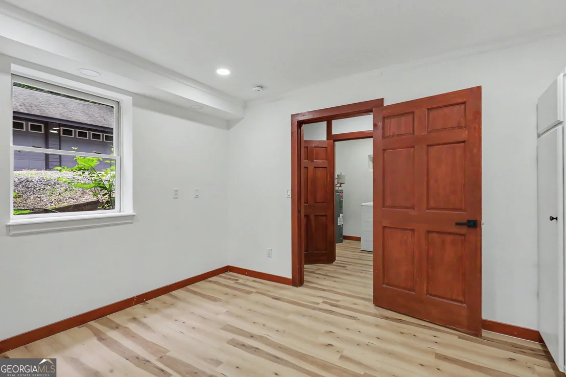 Photo of 996 Crestview Drive