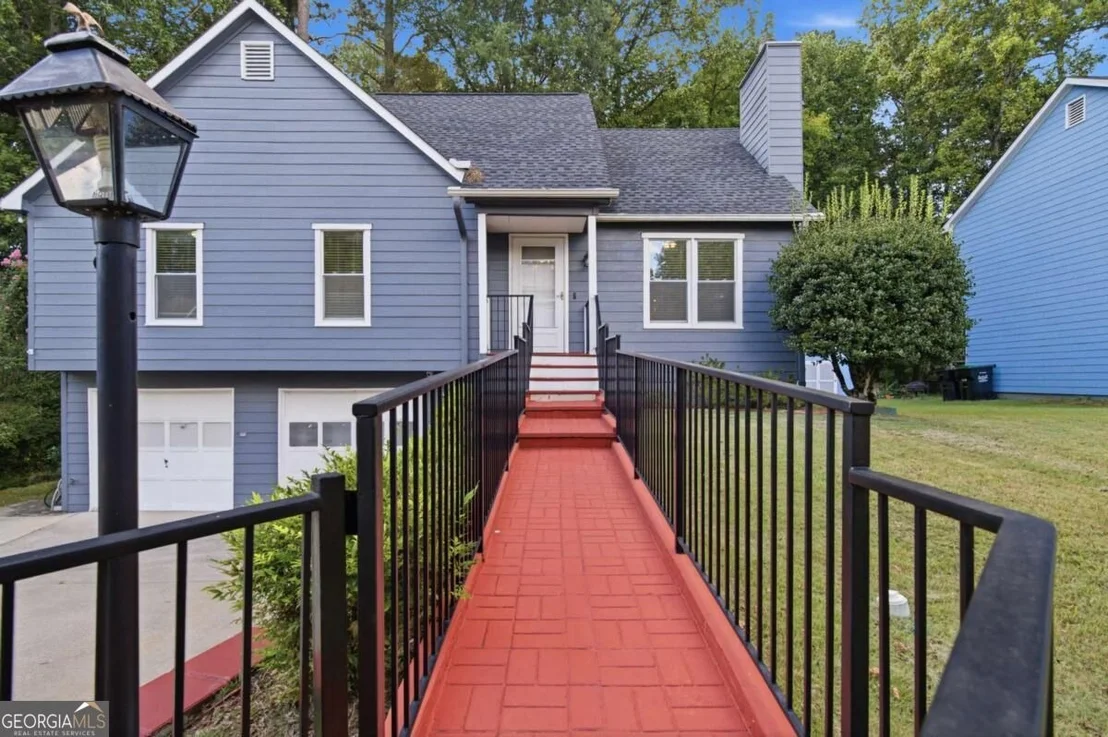 Photo of 115 Aztec Way SE