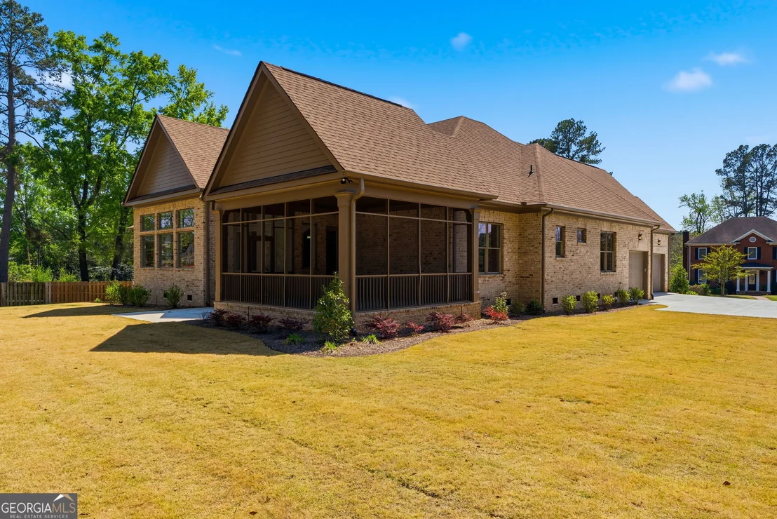 Photo of 607 W Lake Circle