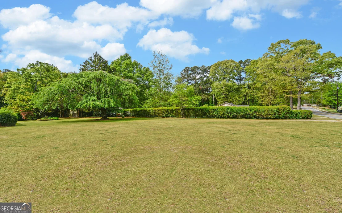 Photo of 586 Collins Road