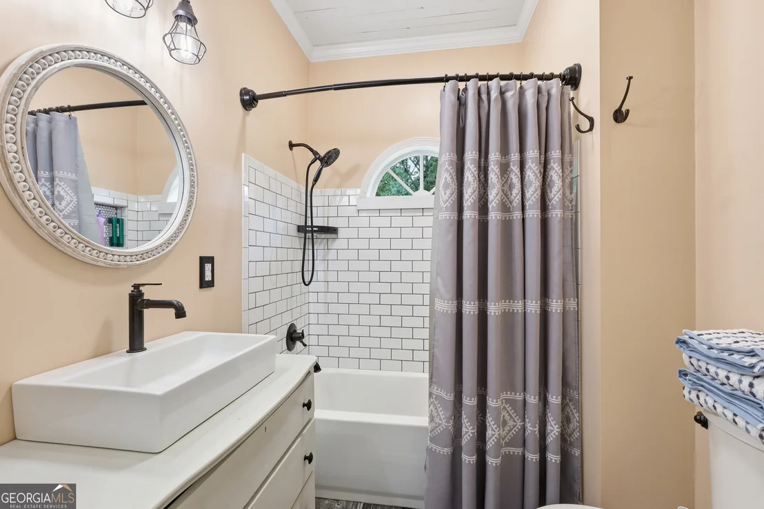 Photo of 407 Cedar Avenue