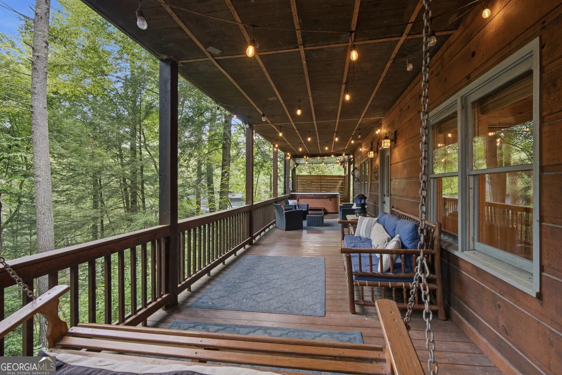 Photo of 464 Whispering Pine Lane