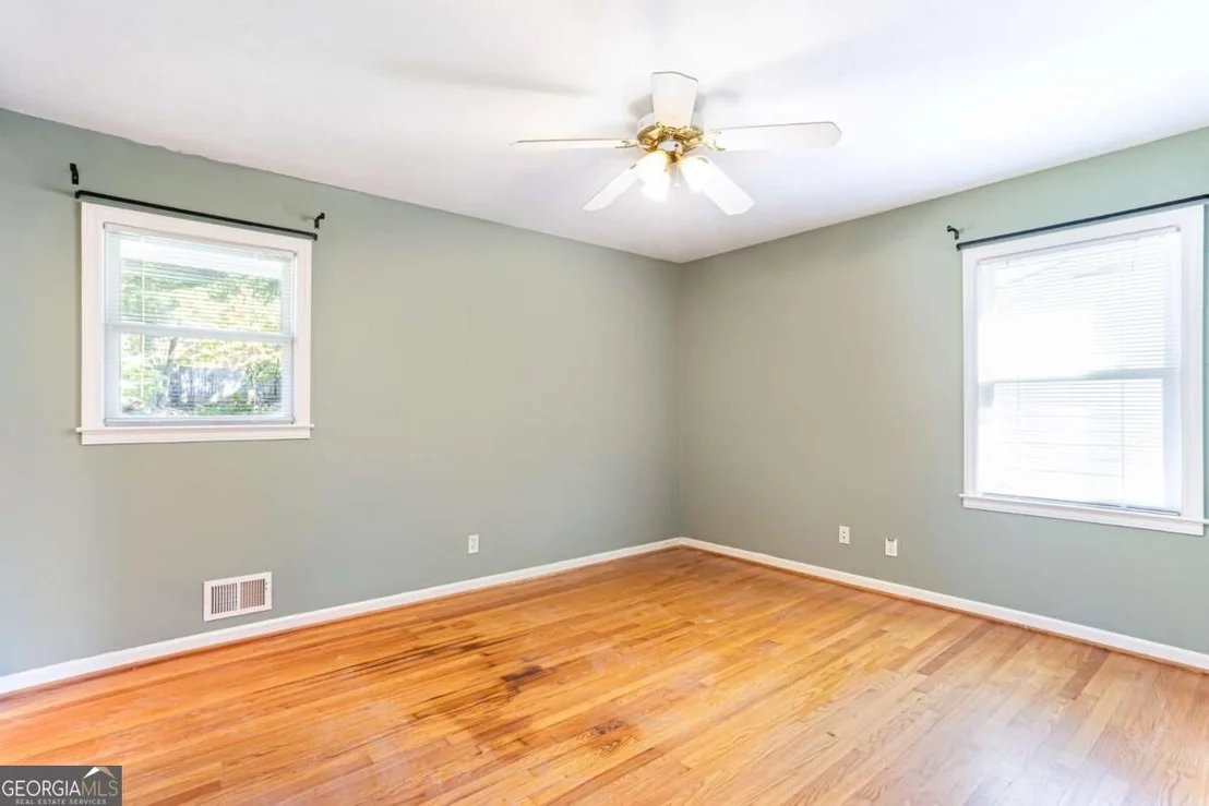 Photo of 461 Highview Drive SE