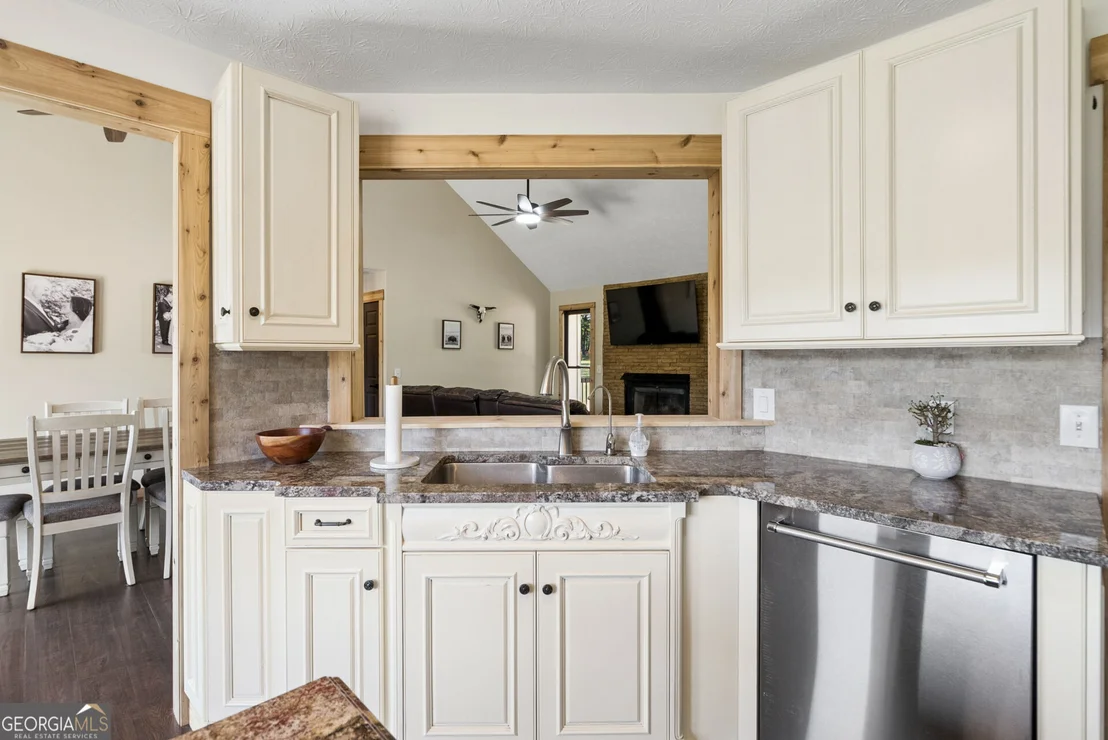 Photo of 2845 Hearn Road NW