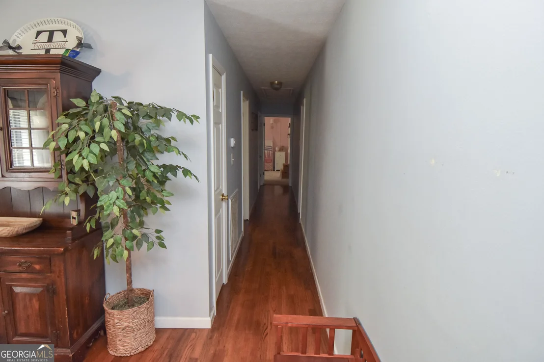 Photo of 1579 Van Buren Road