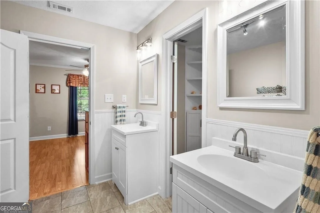 Photo of 3158 Midland Road