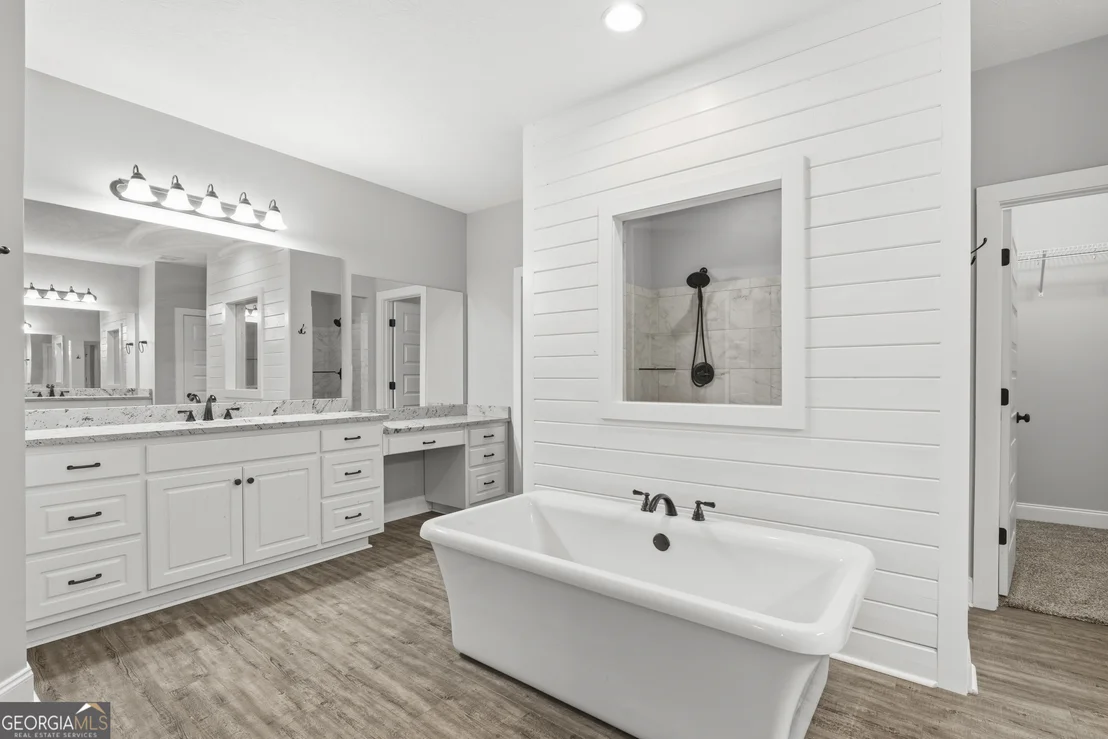 Photo of 122 Lee Road 2121