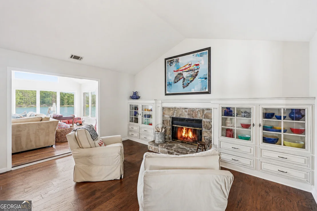 Photo of 3623 N River Road