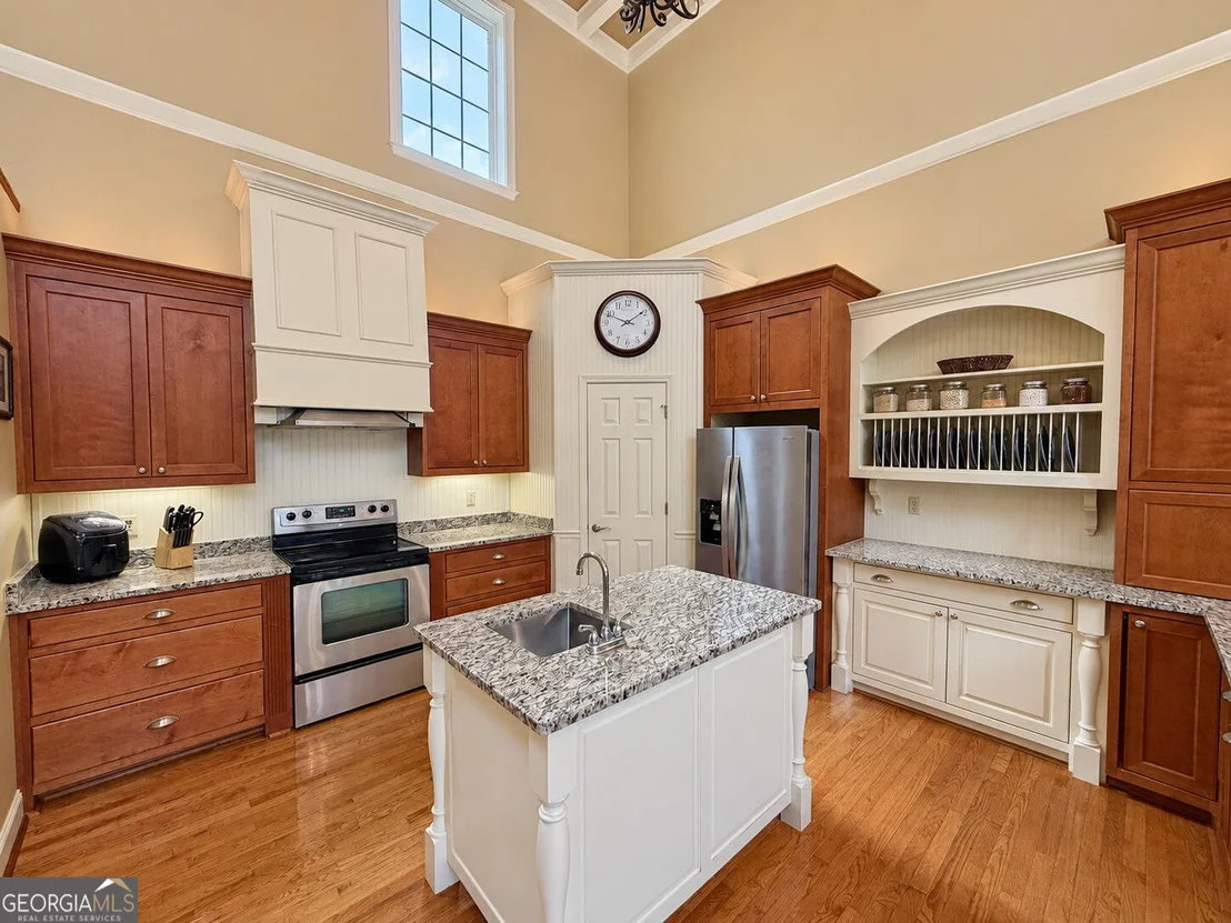 Photo of 669 Shorewood Circle