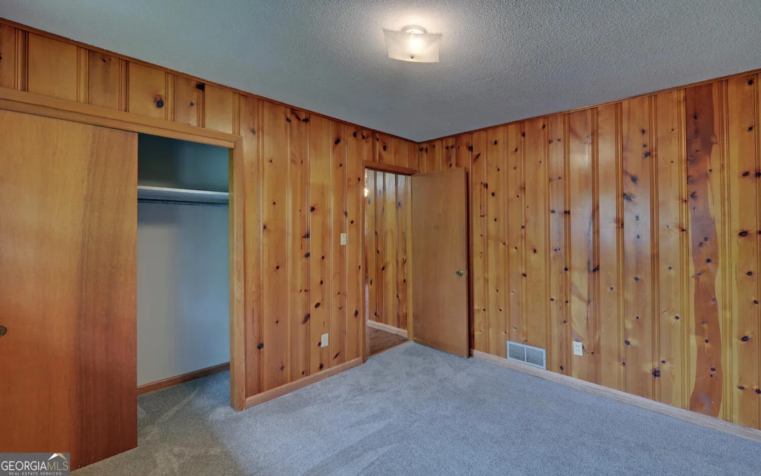 Photo of 586 Collins Road