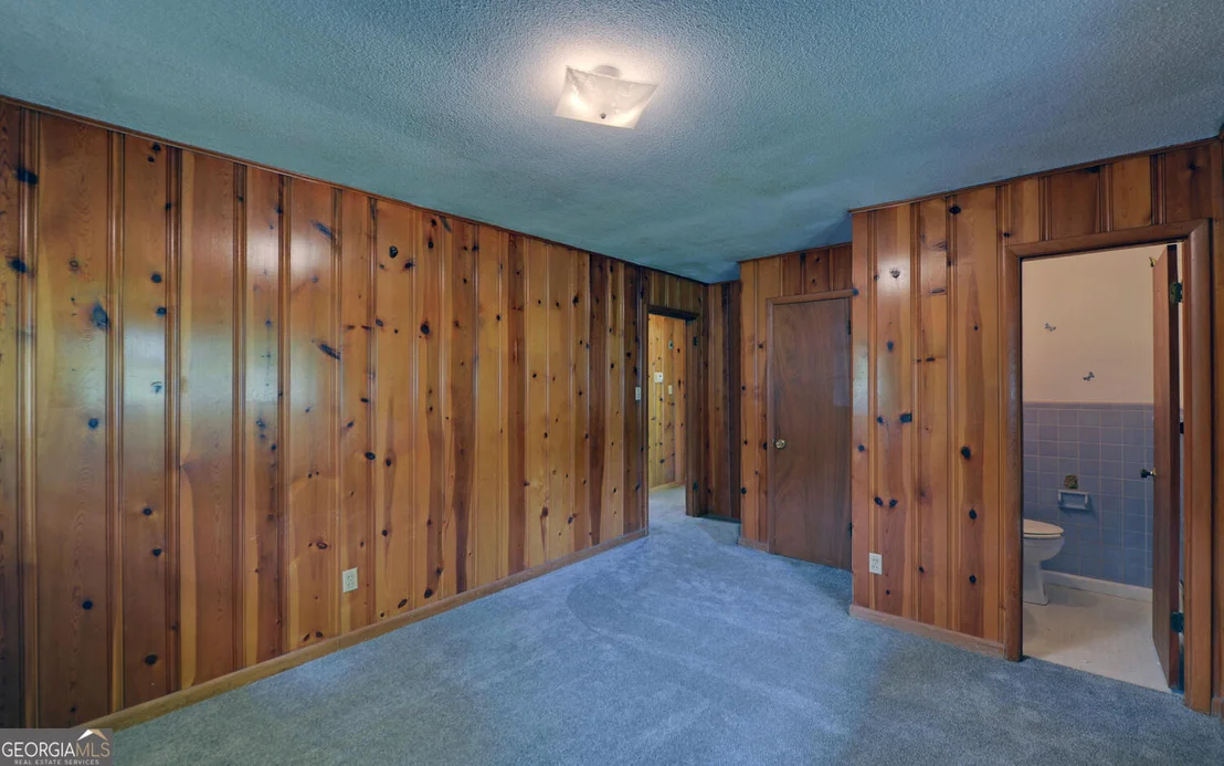 Photo of 586 Collins Road