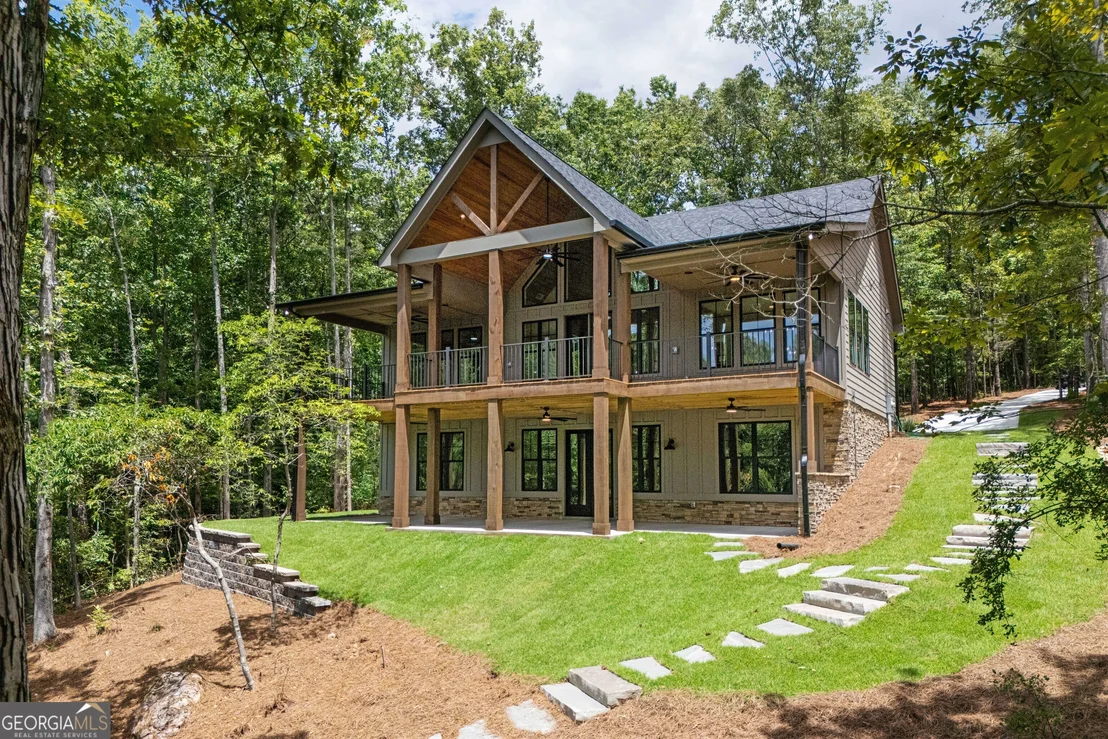 Photo of 681 Warren Road