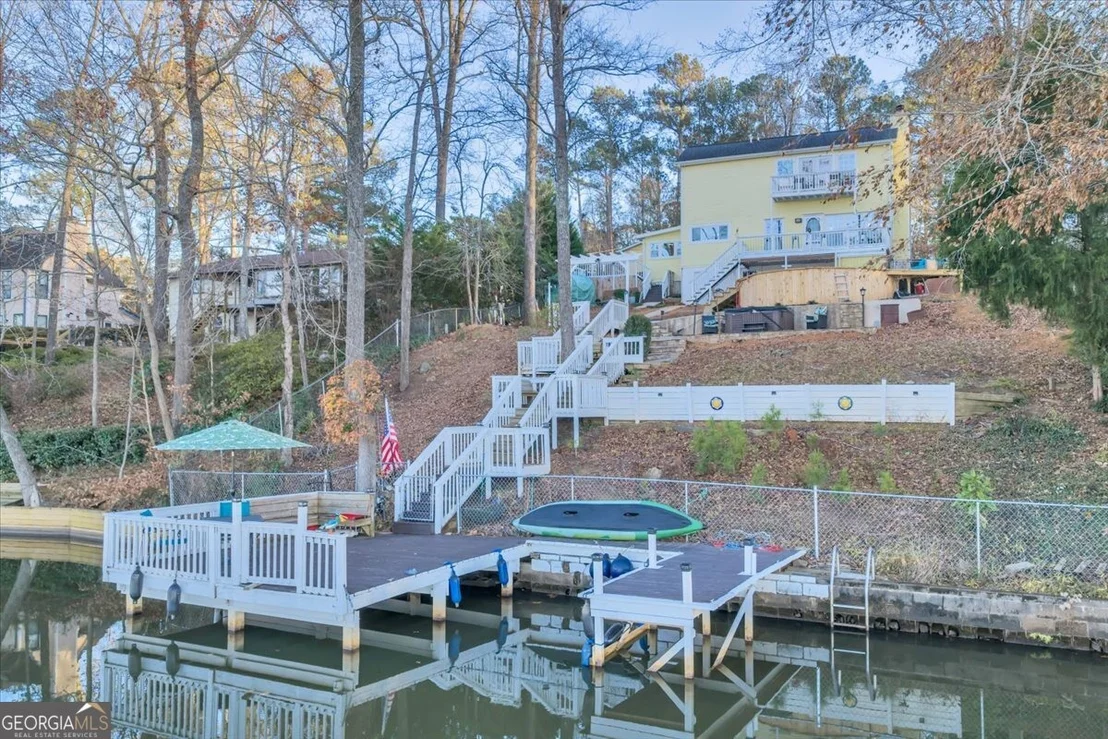 Photo of 330 Greentree Parkway