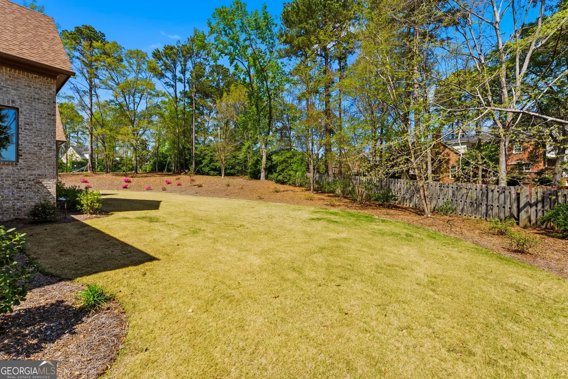 Photo of 607 W Lake Circle