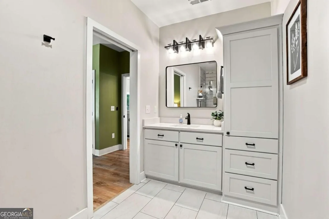 Photo of 1608 Thompson Lane