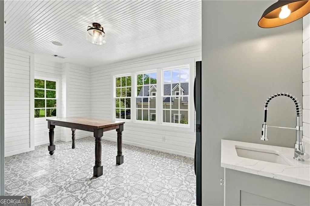 Photo of 6756 Hedge Row Lane