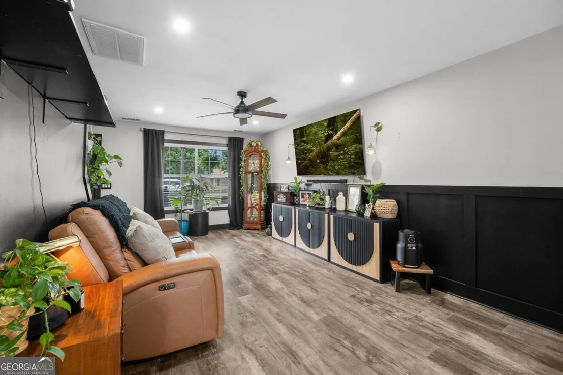 Photo of 100 Live Oak Circle