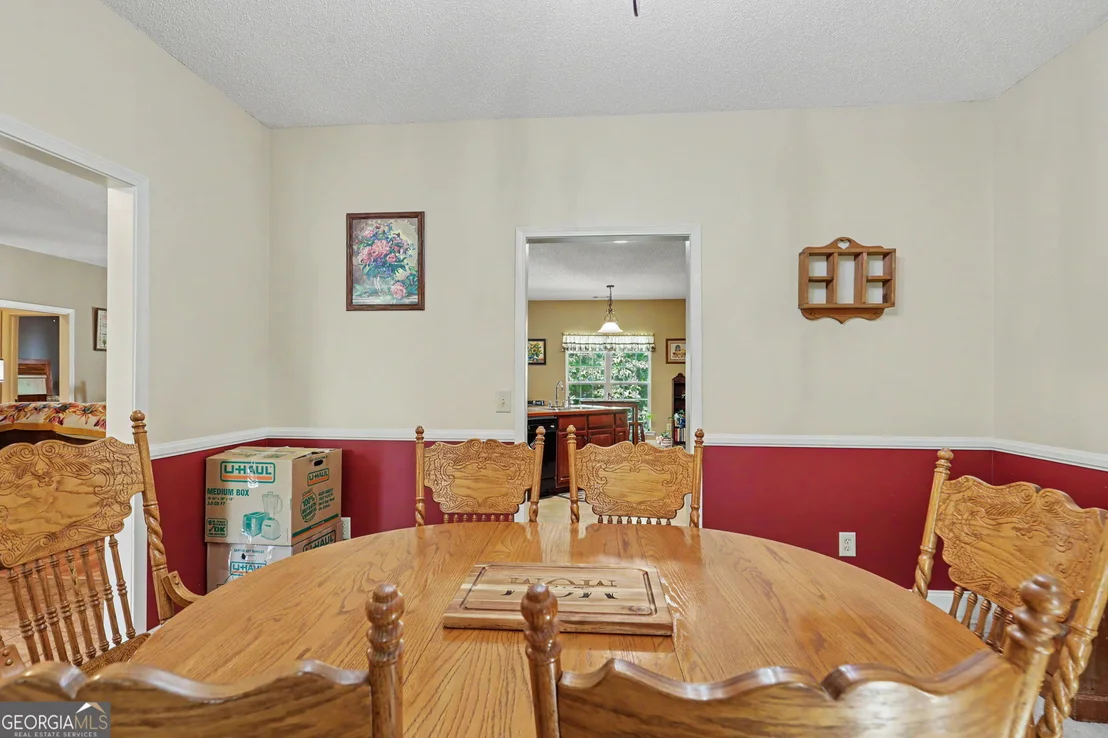 Photo of 830 Lord Fleming Road