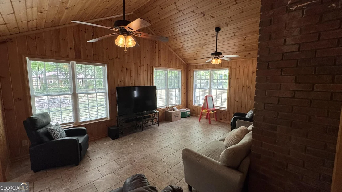 Photo of 355 Summerhill Road