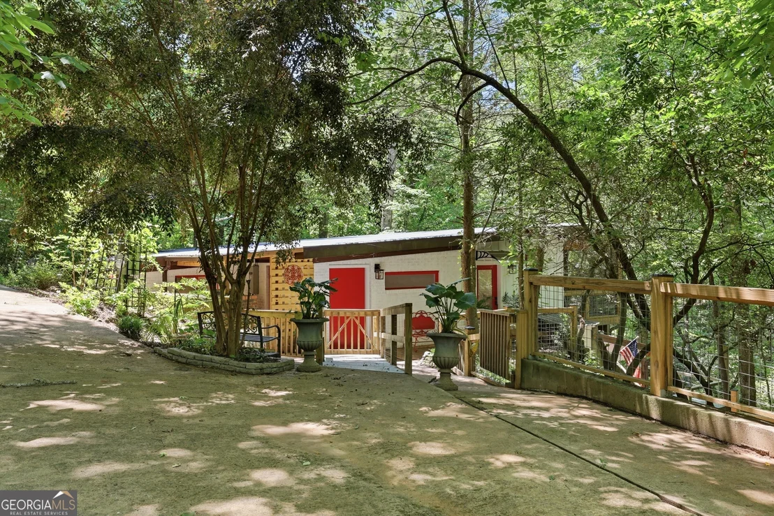 Photo of 700 Sillycook Trail
