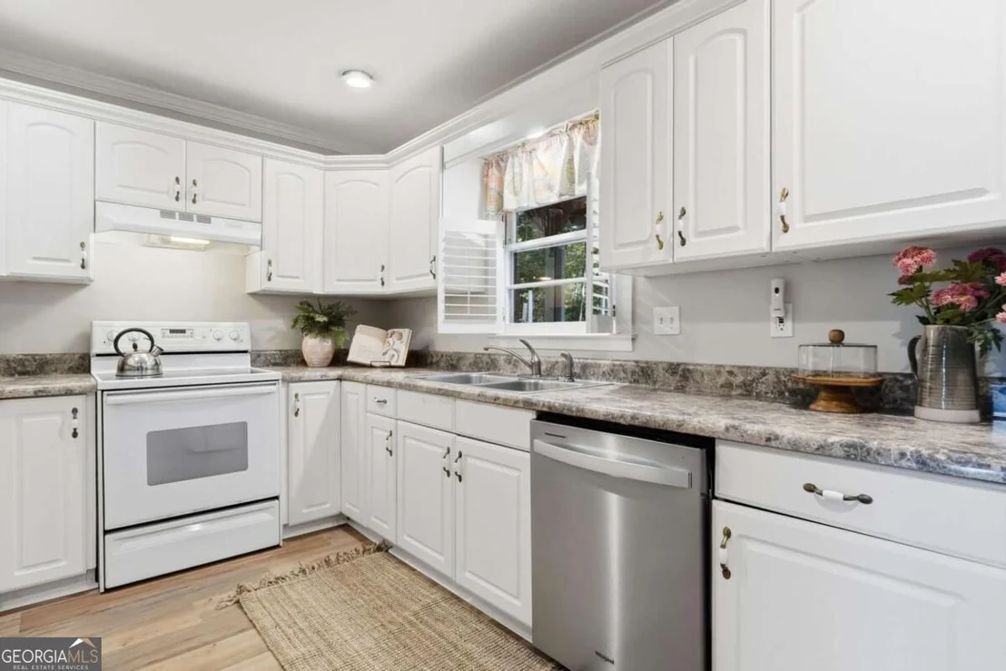 Photo of 858 River Forest Run