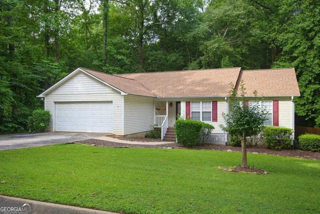 Photo of 320 River Chase Drive
